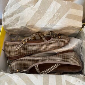 Circus by Sam Edelman Vibrant Yellow Box